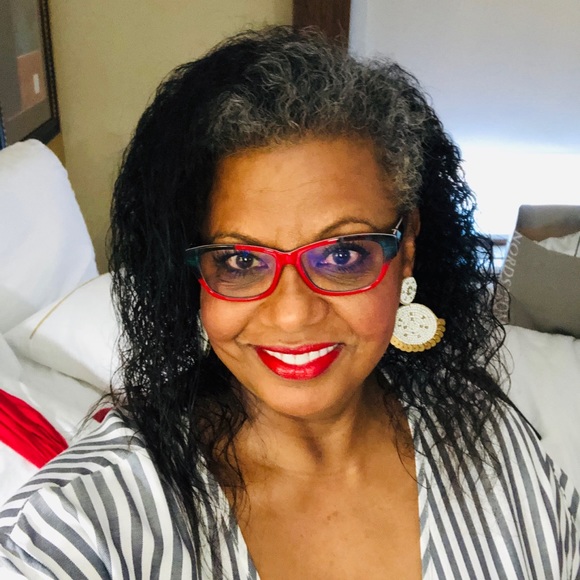 Meet your Posher, Clarice - Picture 2 of 4